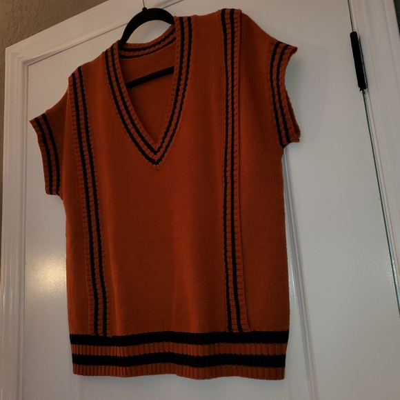 Vest - Picture 2 of 5